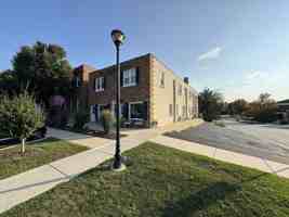 featured image of 3S230 Warren Ave #4