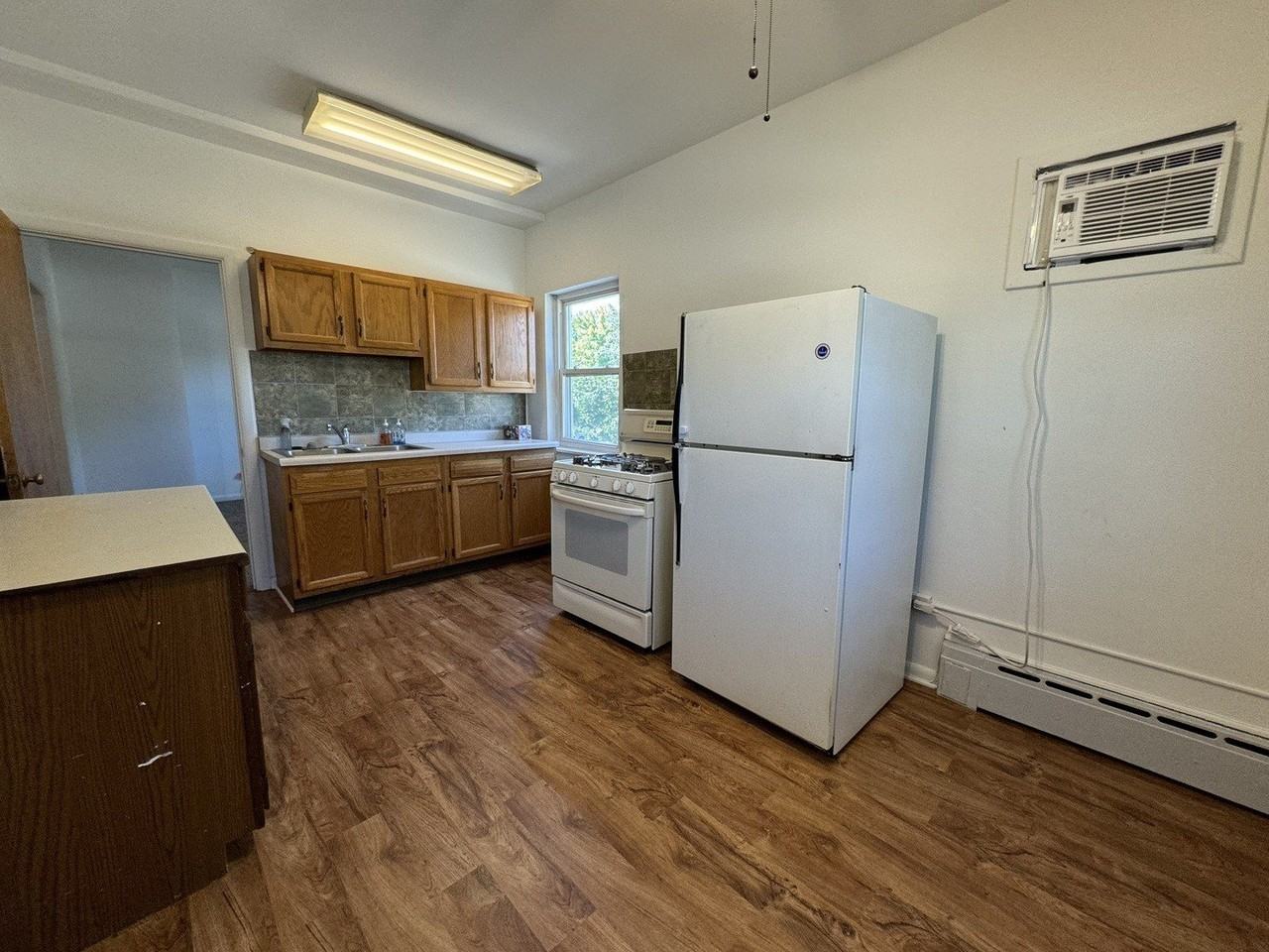 3S230 Warren Ave #4 - Photo 3 of 7