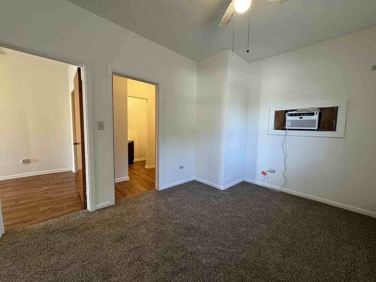 3S230 Warren Ave #4 - Photo 5 of 7