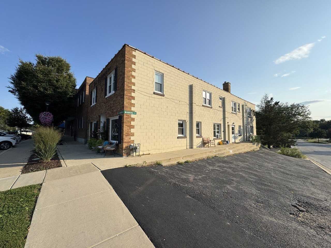 3S230 Warren Ave #4 - Photo 7 of 7