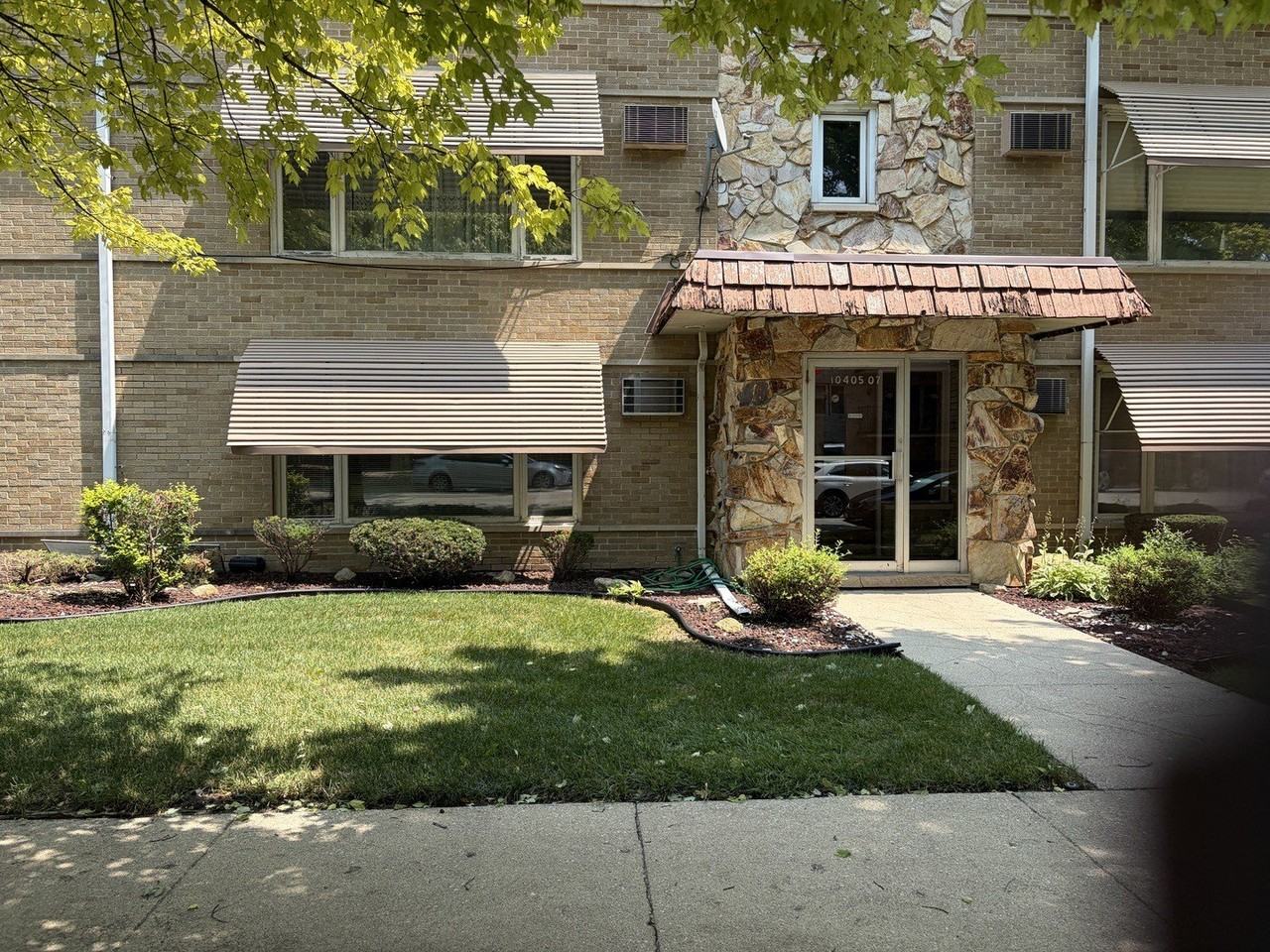 10405 S Keating Ave #1B - Photo 2 of 14