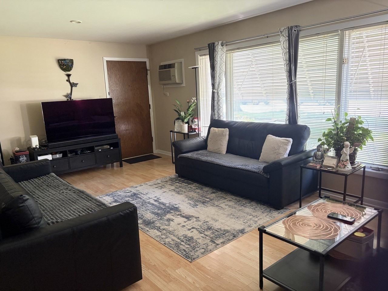 10405 S Keating Ave #1B - Photo 3 of 14