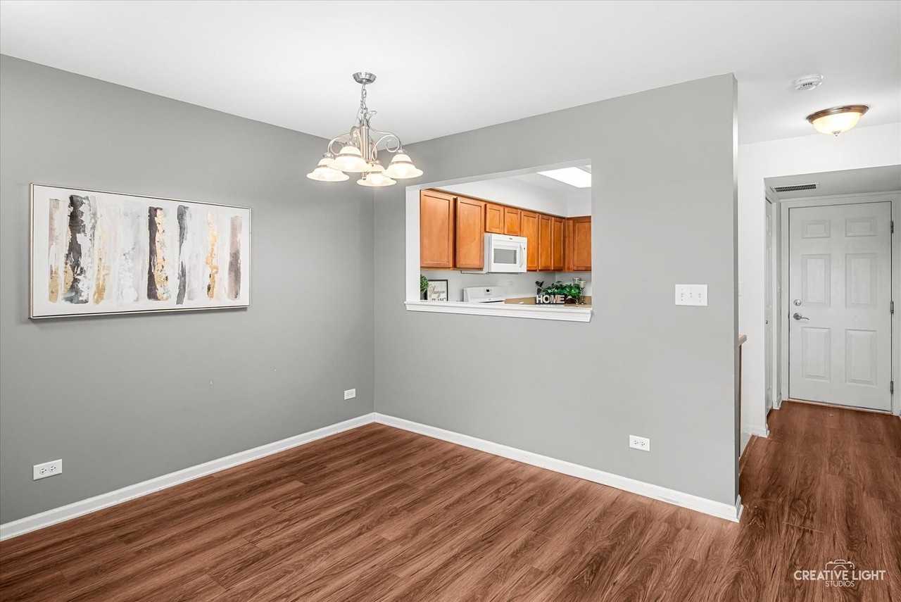 616 Lincoln Station Dr - Photo 5 of 17