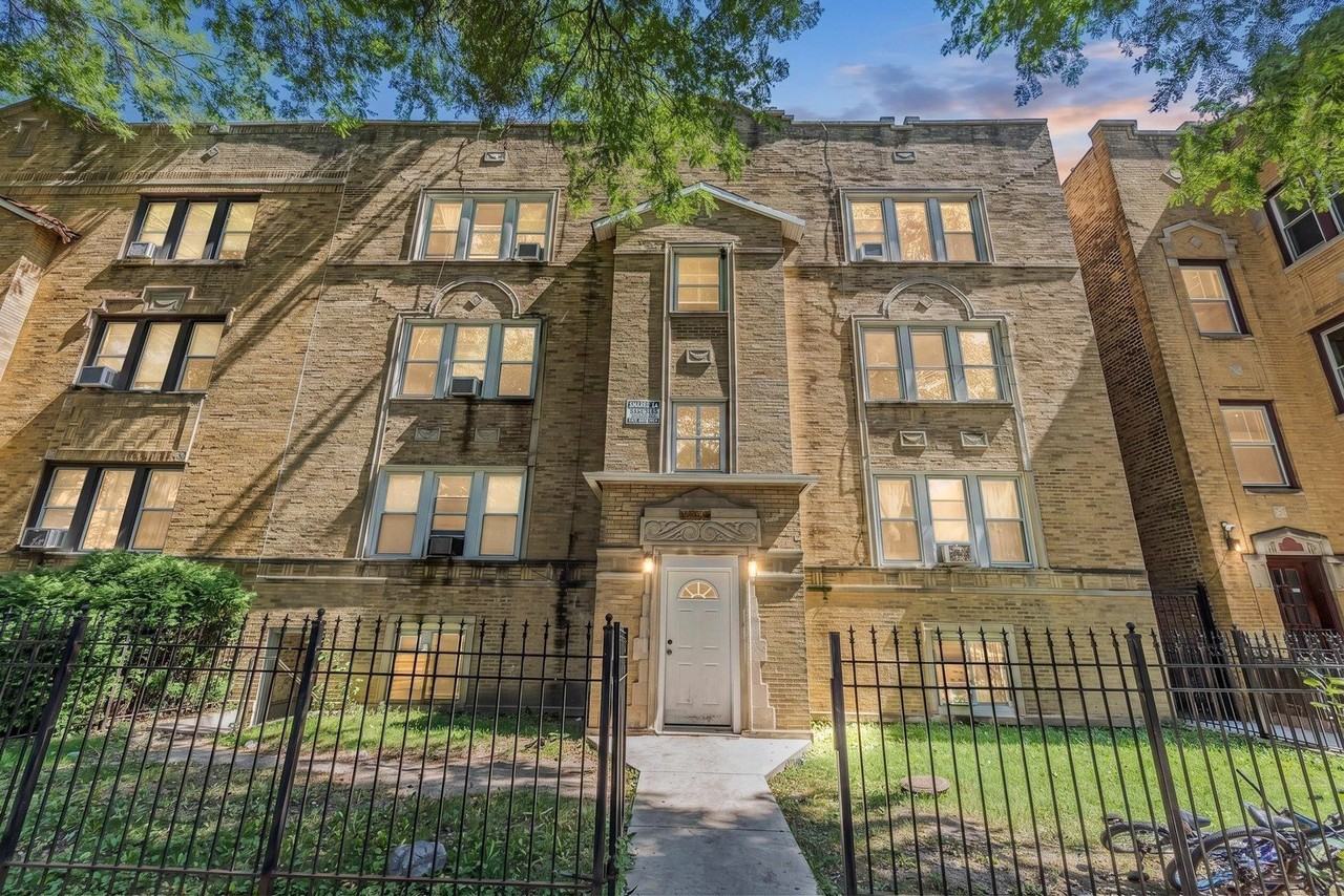6215 N Washtenaw Ave #2