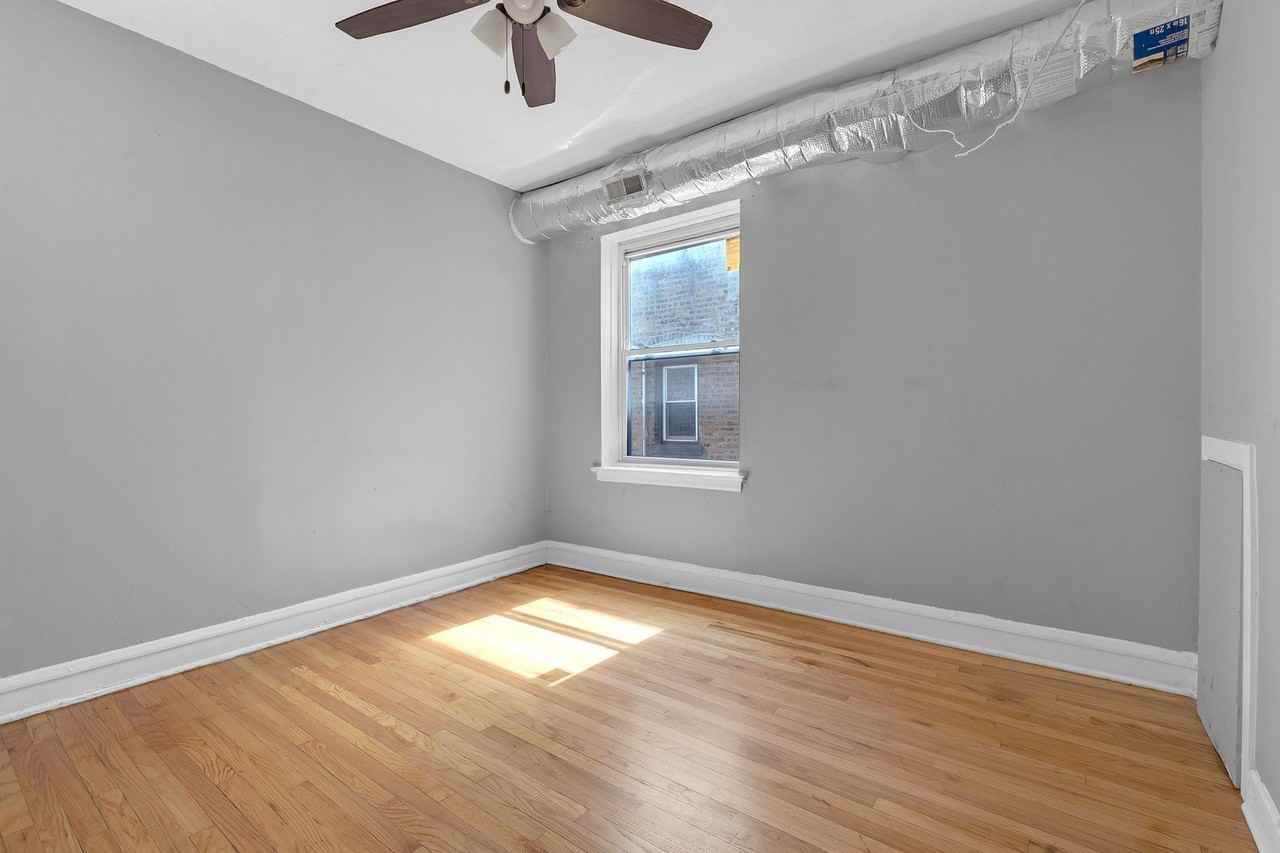 6215 N Washtenaw Ave #2 - Photo 4 of 14