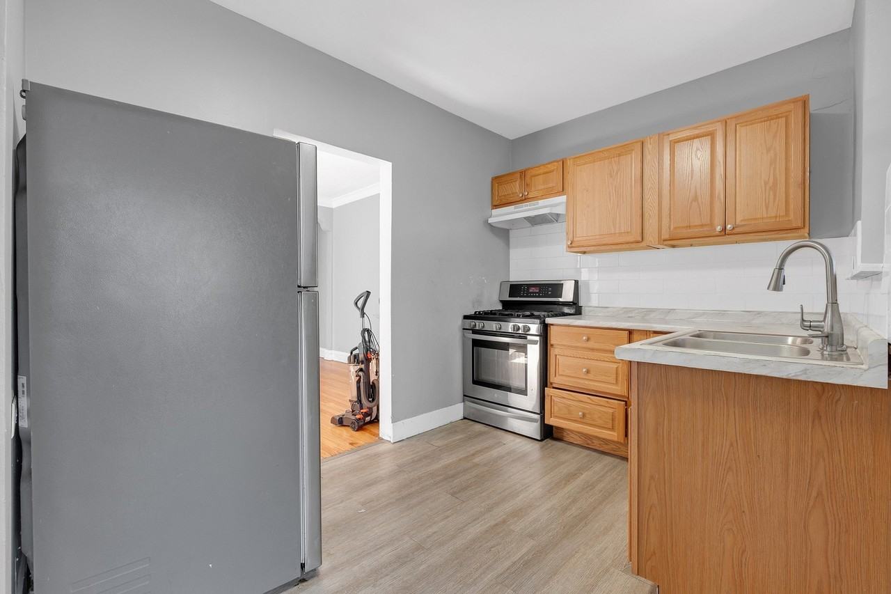6215 N Washtenaw Ave #2 - Photo 6 of 14