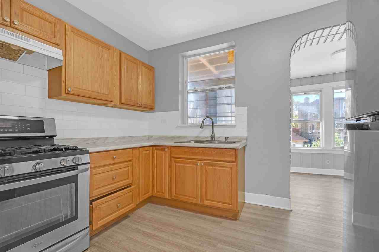 6215 N Washtenaw Ave #2 - Photo 7 of 14