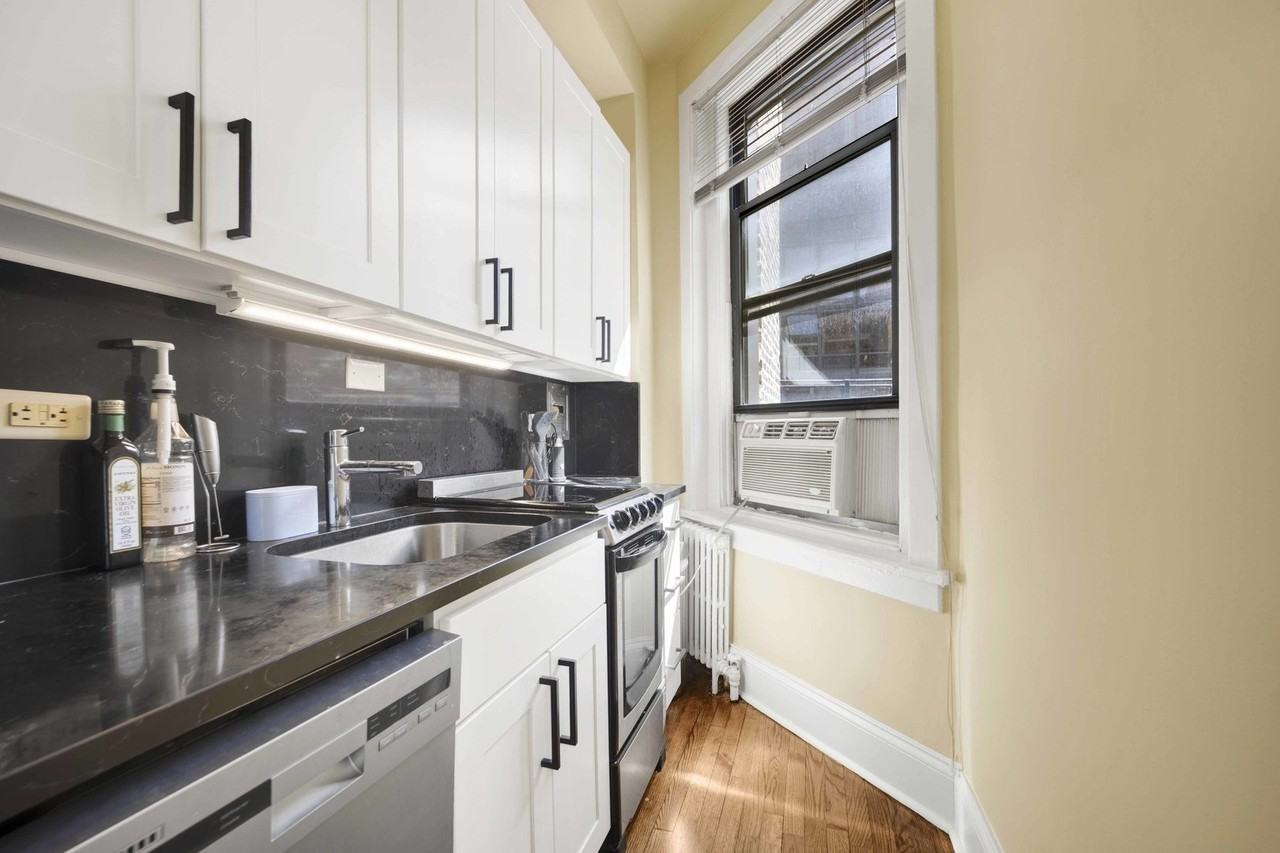 63 E Cedar St #4B - Photo 7 of 16