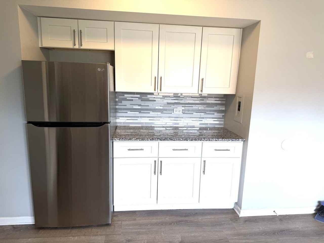 736 E Division St #2E - Photo 3 of 16