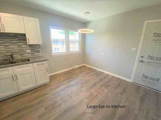 736 E Division St #2E - Photo 4 of 16