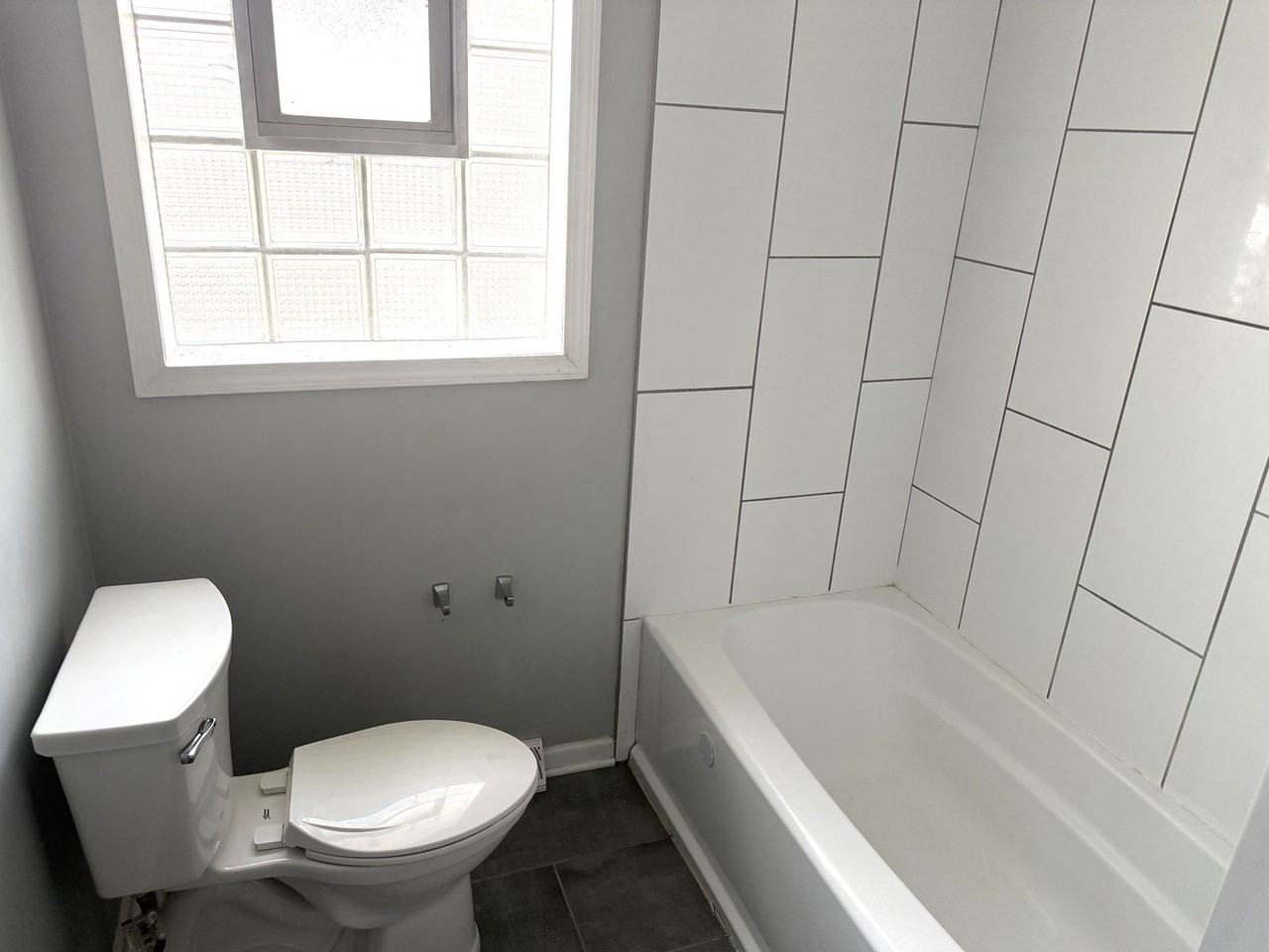 736 E Division St #2E - Photo 7 of 16
