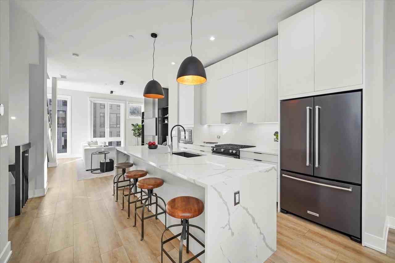 4240 W Belmont Ave - Photo 3 of 34