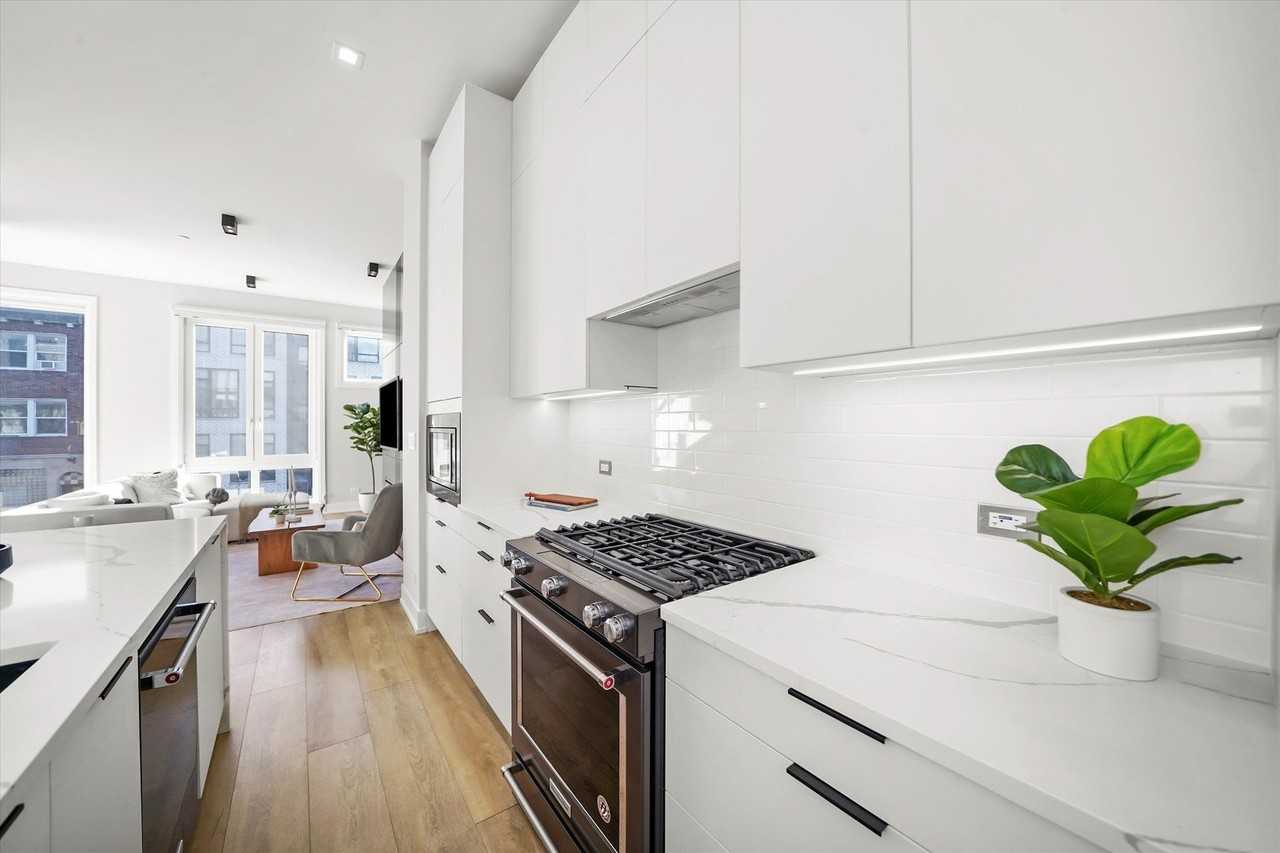 4240 W Belmont Ave - Photo 4 of 34