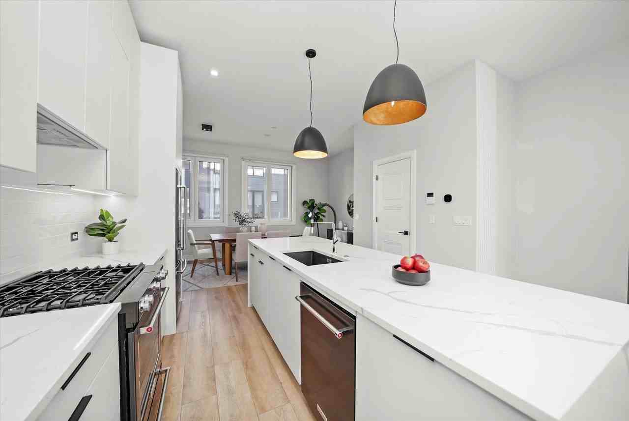 4240 W Belmont Ave - Photo 5 of 34