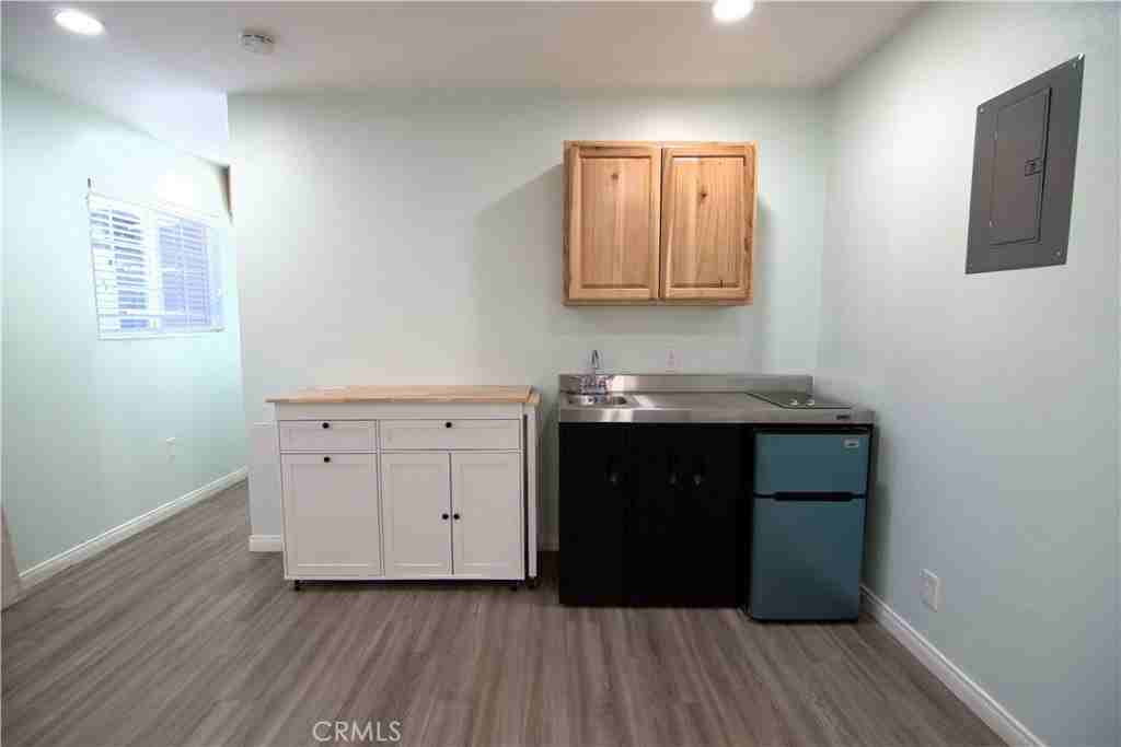 1733 Bonita Ave - Photo 3 of 9