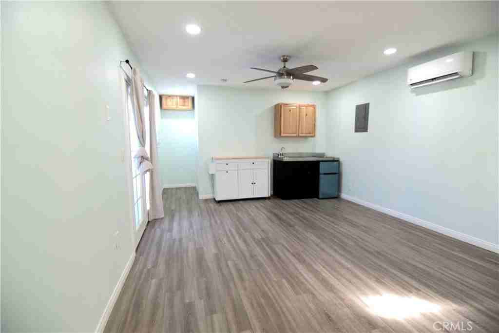 1733 Bonita Ave - Photo 4 of 9