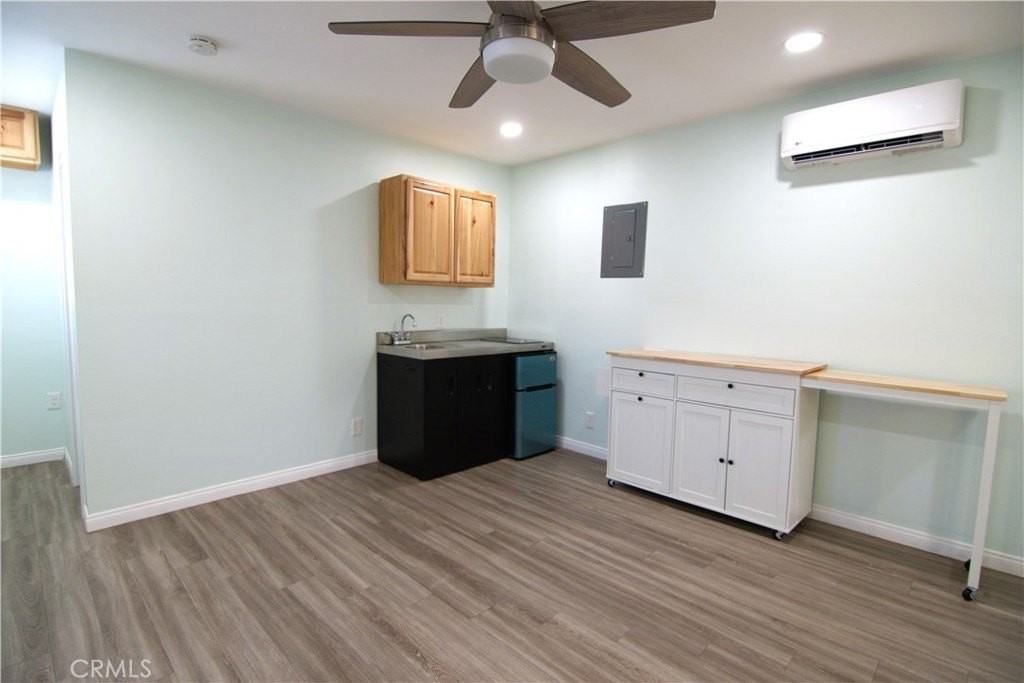 1733 Bonita Ave - Photo 5 of 9