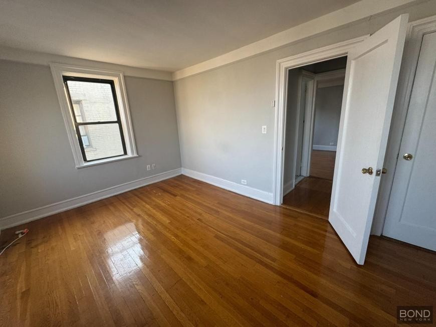 3215 35th St - Photo 2 of 6