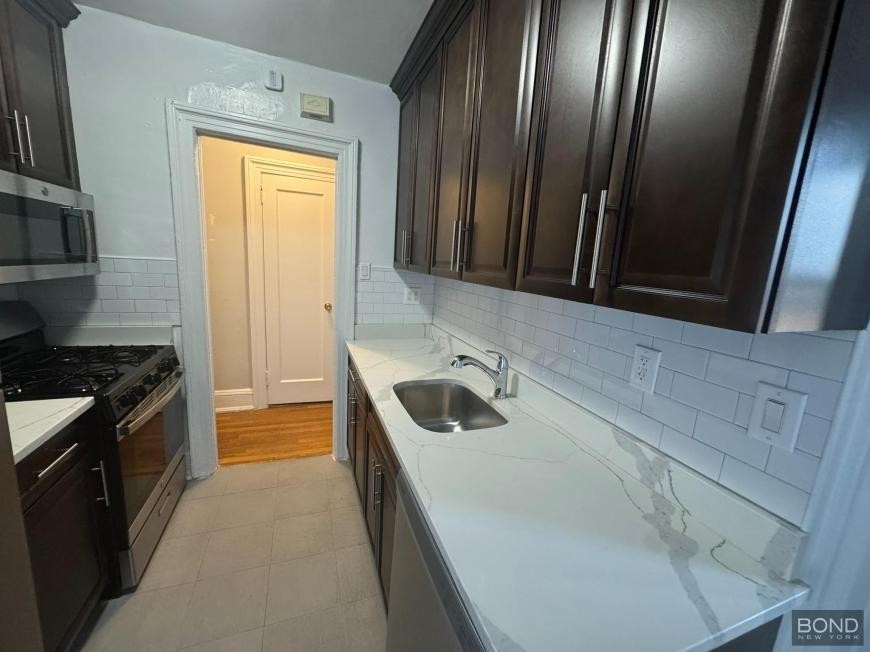 3215 35th St - Photo 3 of 6