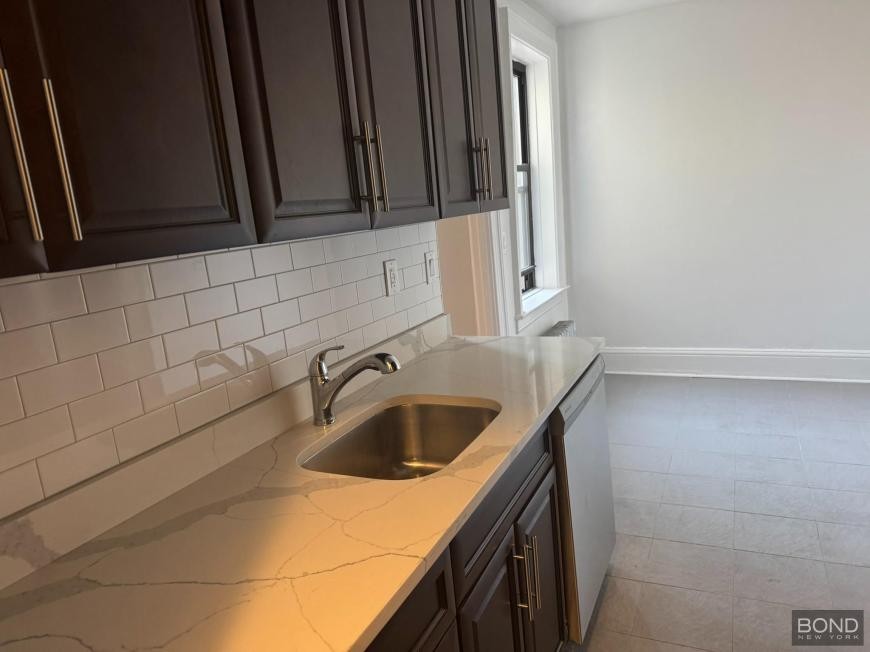 3215 35th St - Photo 4 of 6