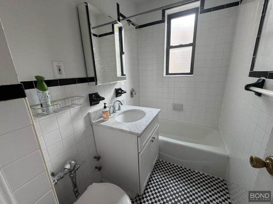 3215 35th St - Photo 6 of 6
