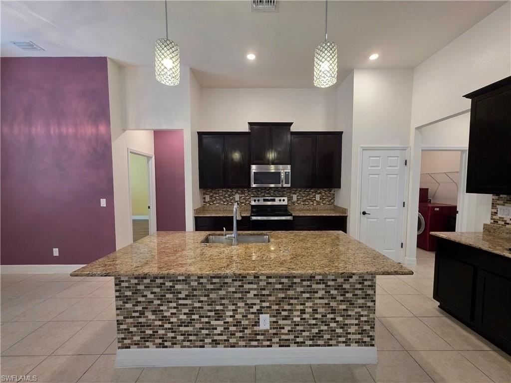 318 Se 5th Pl - Photo 3 of 47
