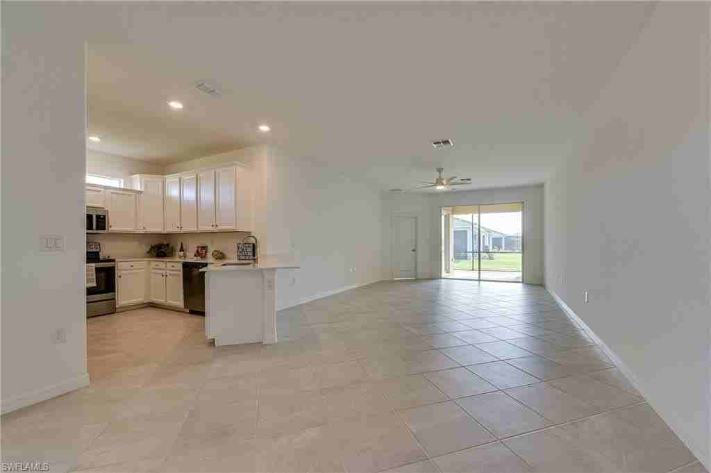 2620 Vine Ave - Photo 4 of 36