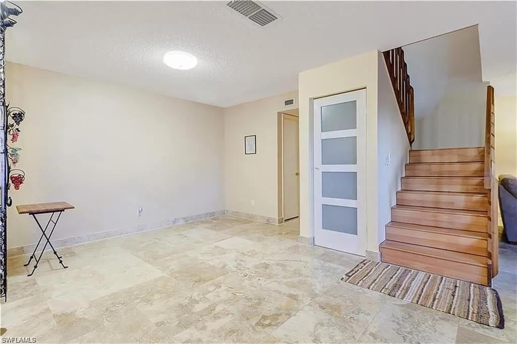 4033 Sandlewood Ln #3 - Photo 6 of 16
