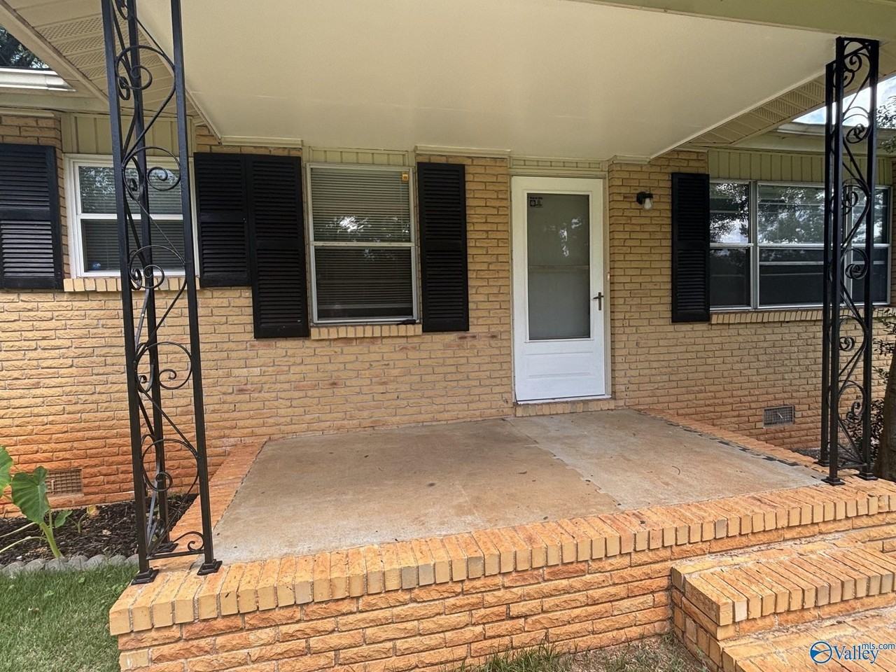 3018 Holiday Dr Sw - Photo 2 of 25