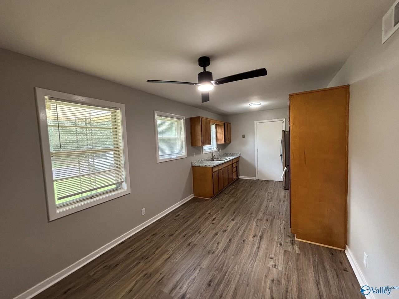 3018 Holiday Dr Sw - Photo 5 of 25