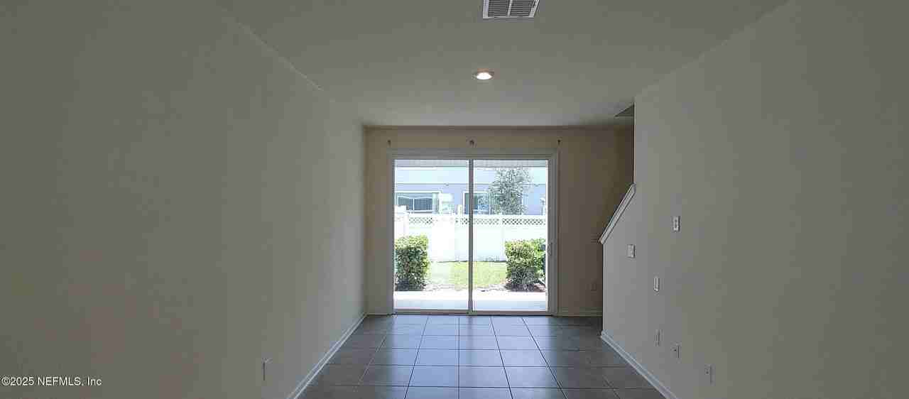 525 Big Tree Way - Photo 4 of 18