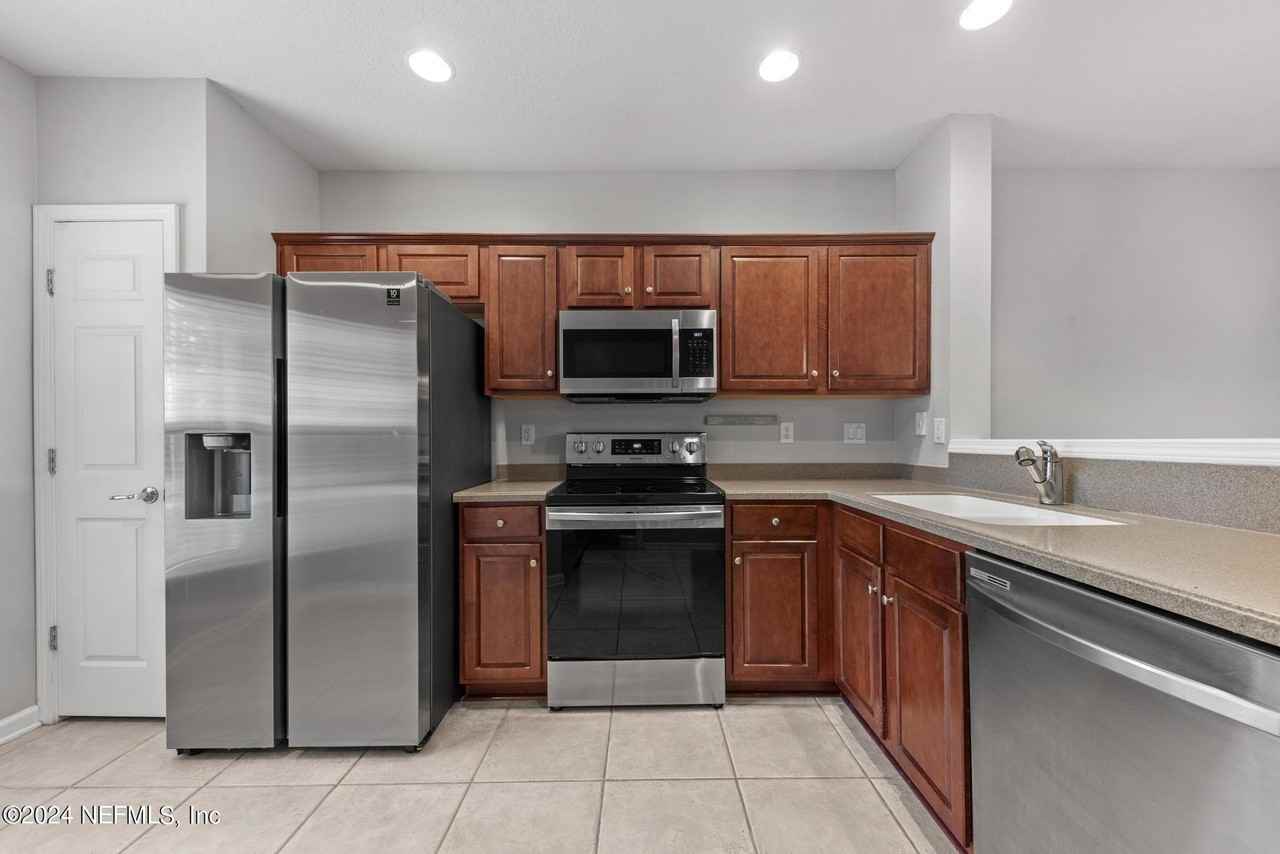 8159 Summerside Cir - Photo 6 of 25