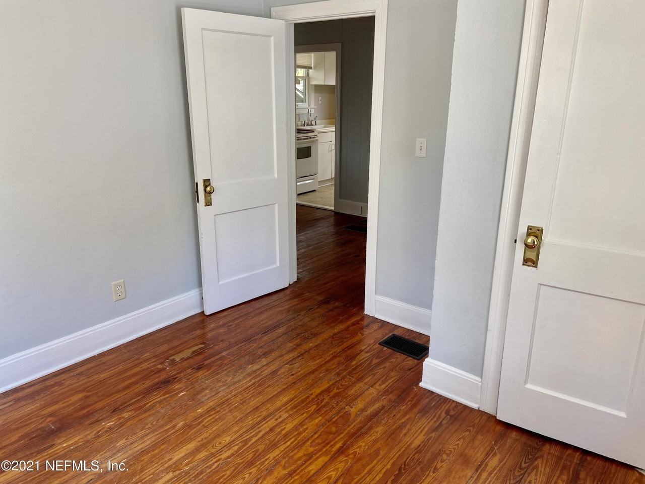 1651 Glendale St - Photo 6 of 18