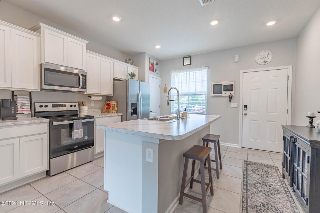 575 Oakleaf Plantation Pkwy #1606 - Photo 4 of 41