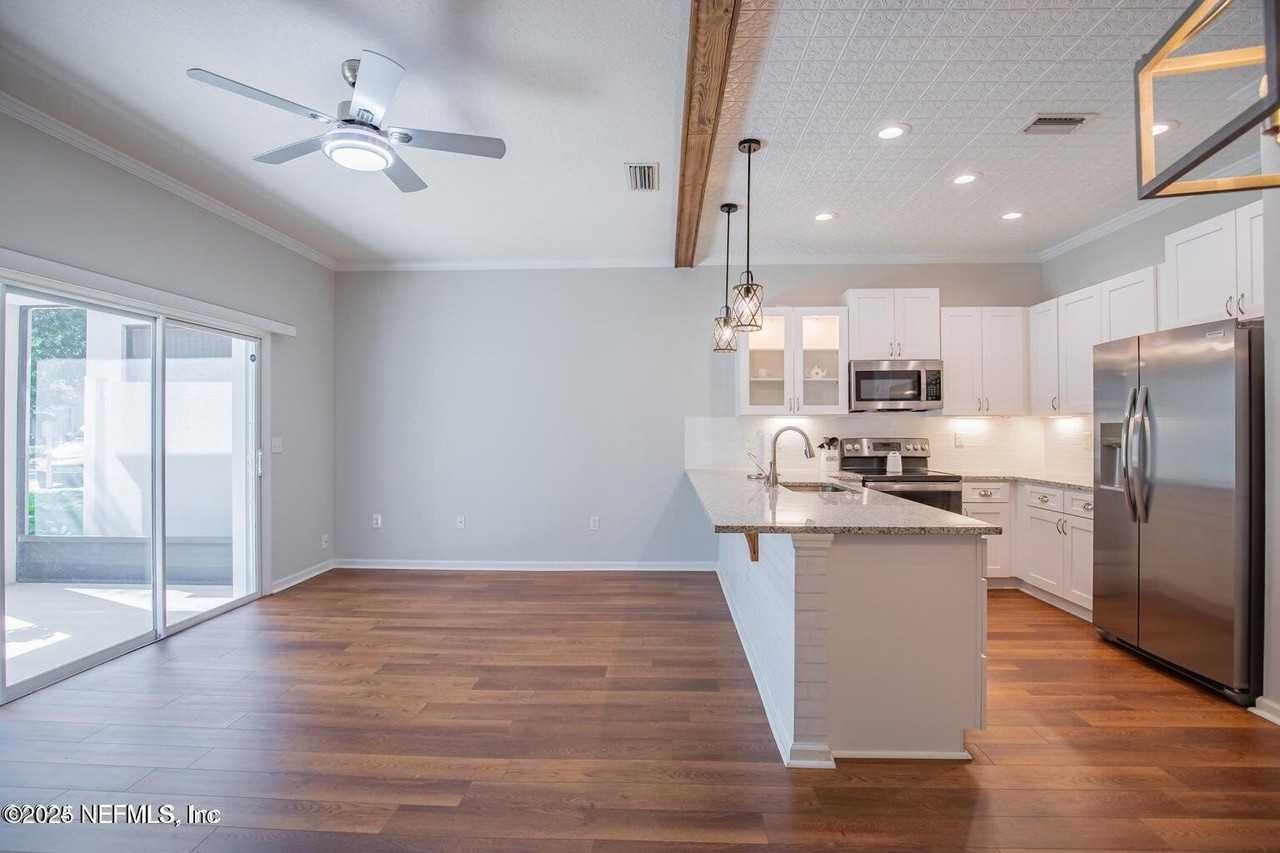 721 Crystal Way - Photo 7 of 50