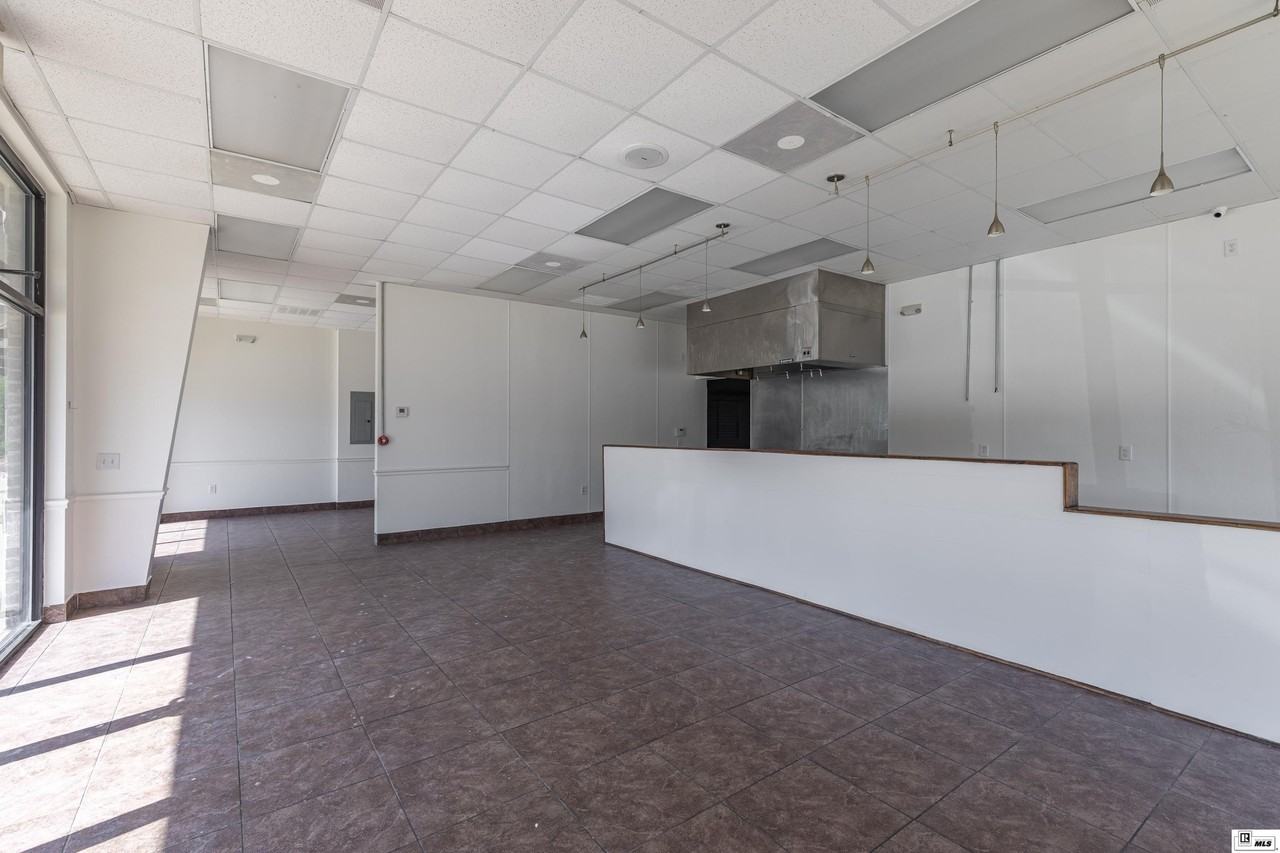 744 Celebrity Dr - Photo 4 of 5
