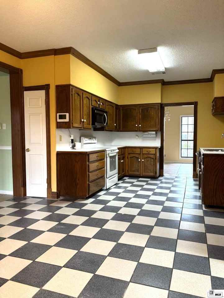 2710 Herbert Cole Dr - Photo 3 of 27