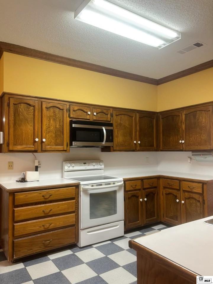 2710 Herbert Cole Dr - Photo 5 of 27