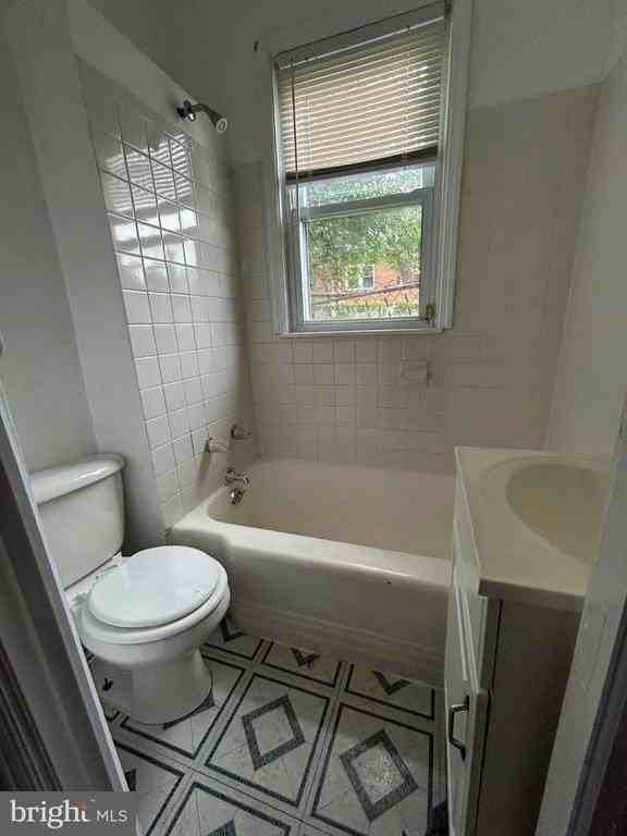 6401 Clearspring Rd - Photo 5 of 25