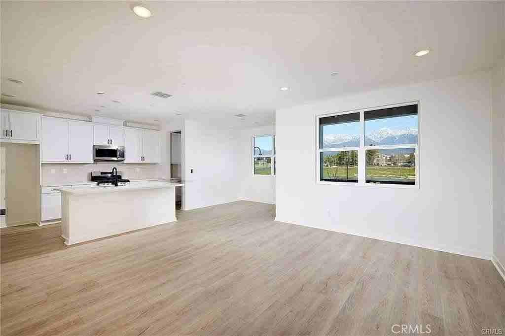 944 N Divino Privado - Photo 3 of 23
