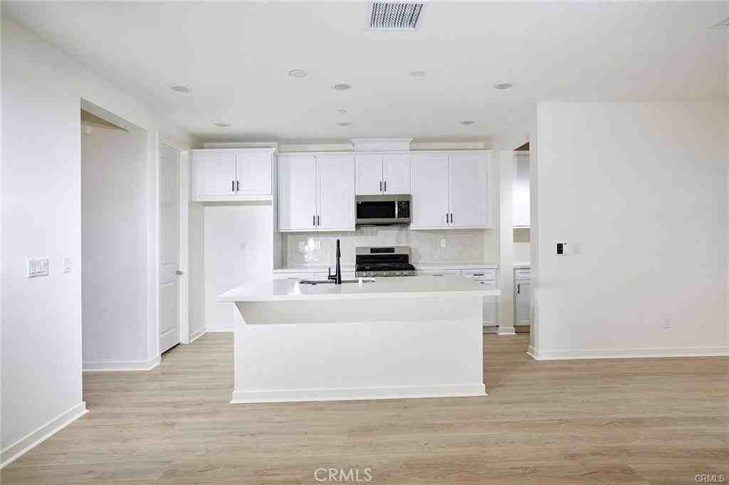 944 N Divino Privado - Photo 4 of 23