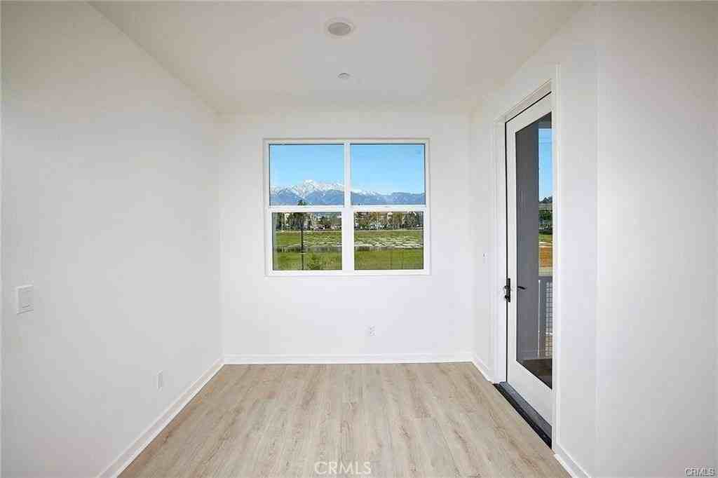 944 N Divino Privado - Photo 7 of 23