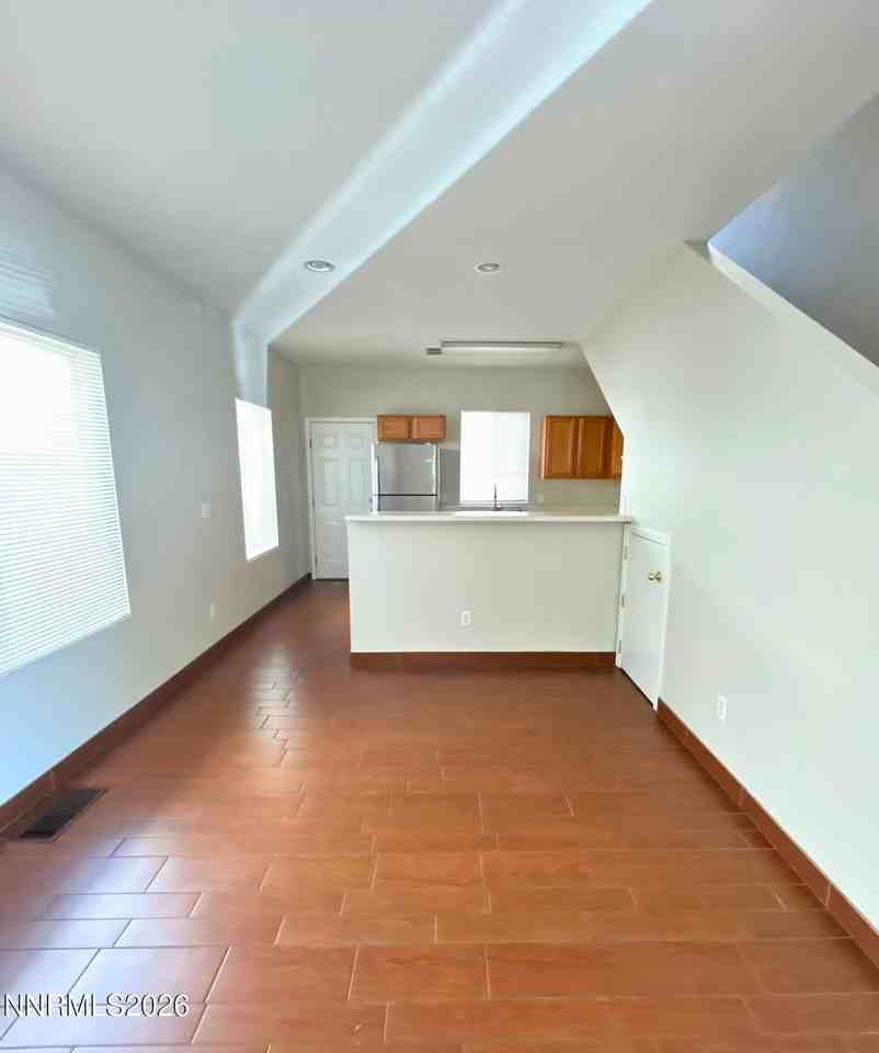 1317 Powell Ln - Photo 3 of 12