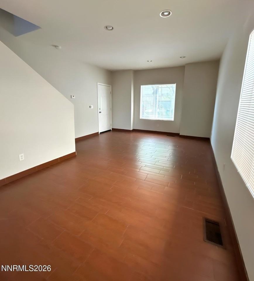 1317 Powell Ln - Photo 5 of 12