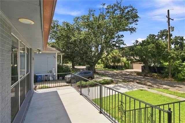 1718 Burbank Dr - Photo 3 of 20