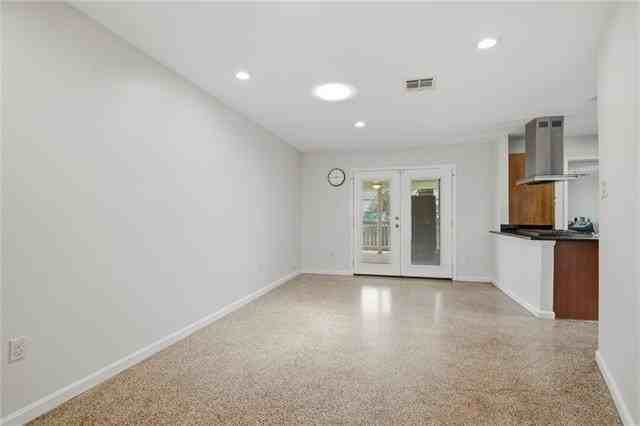 1718 Burbank Dr - Photo 5 of 20