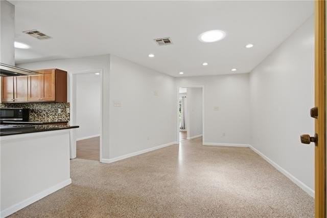 1718 Burbank Dr - Photo 6 of 20