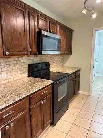 1413 S Canton Ave - Photo 2 of 12