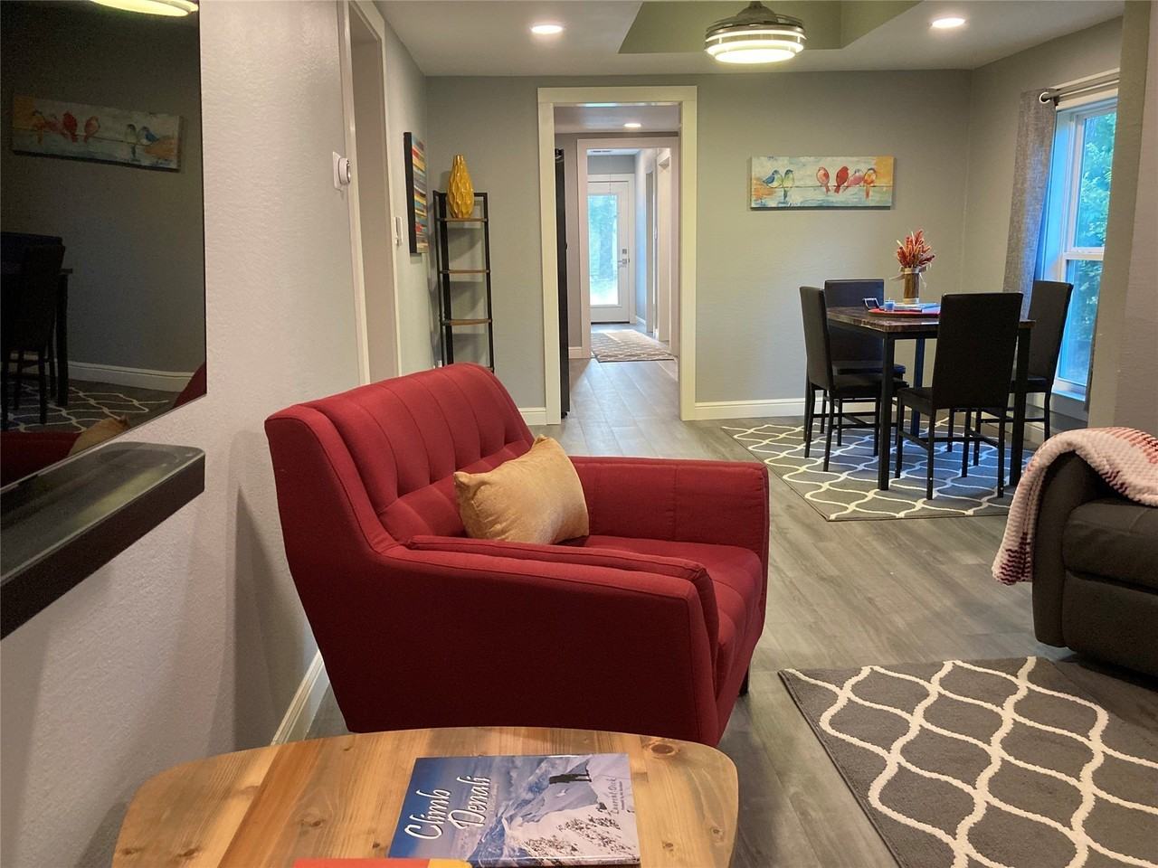 936 Jean St - Photo 5 of 20