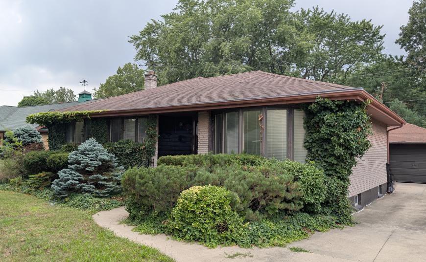 1275 Parkview Ave - Photo 2 of 10